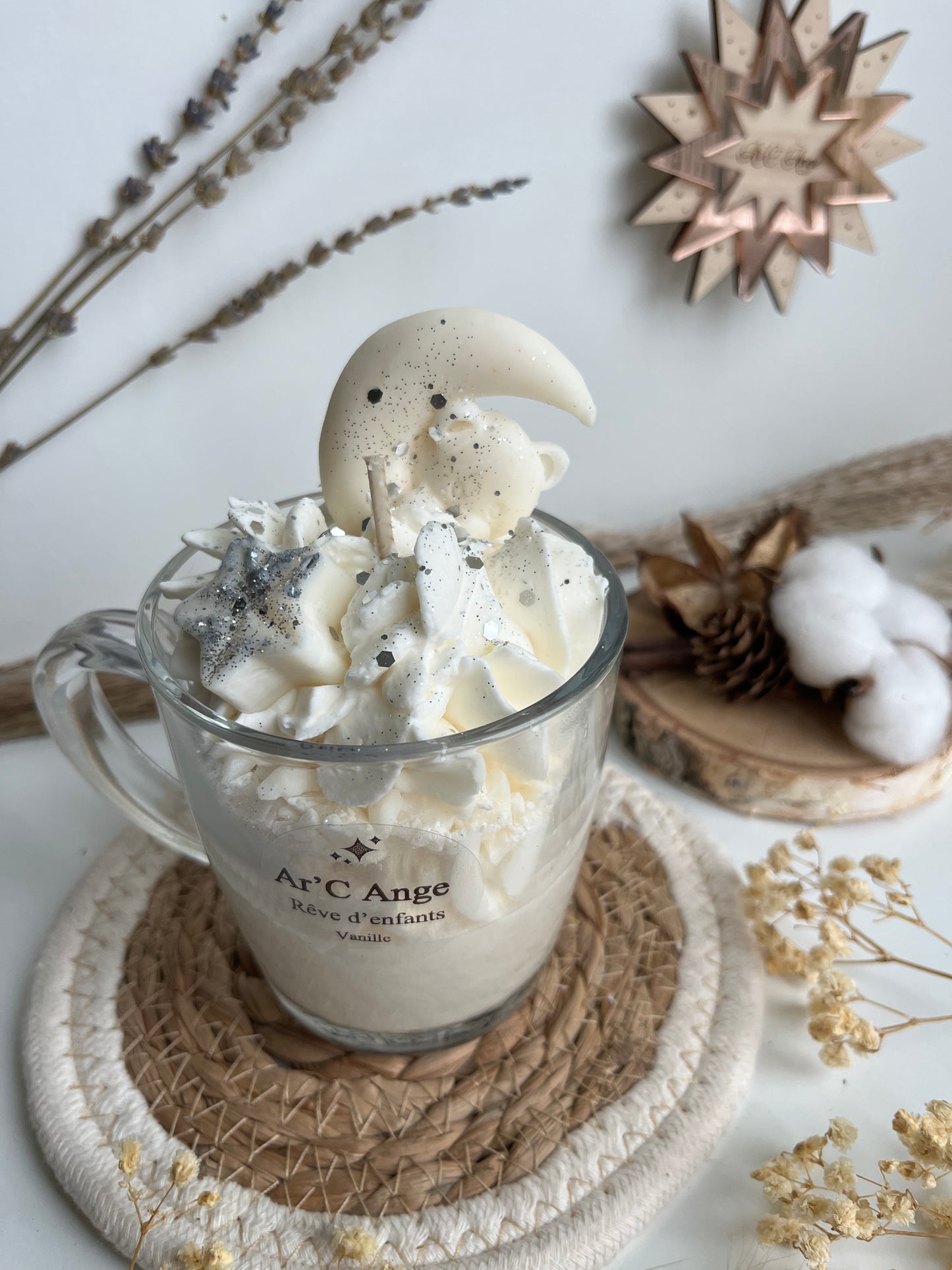 Bougie gourmande Rêve d'enfant Blanc ℬ𝒶𝓇𝒷ℯ 𝒶̀ 𝓅𝒶𝓅𝒶 ou 𝒱𝒶𝓃𝒾𝓁𝓁ℯ