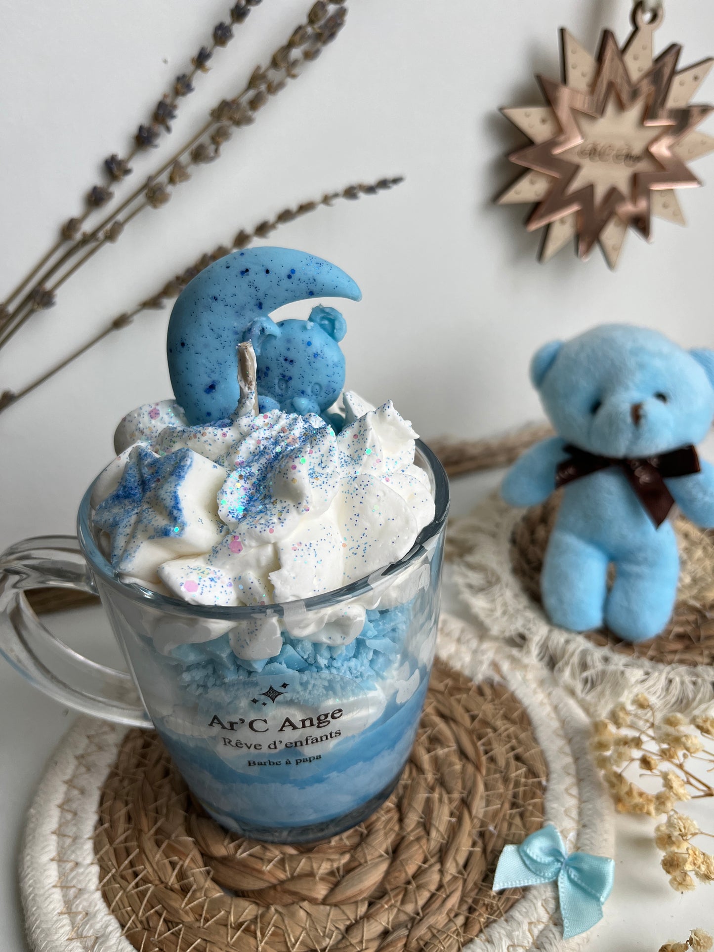 Bougie gourmande Rêve d'enfant Bleu ℬ𝒶𝓇𝒷ℯ 𝒶̀ 𝓅𝒶𝓅𝒶 ou 𝒱𝒶𝓃𝒾𝓁𝓁ℯ