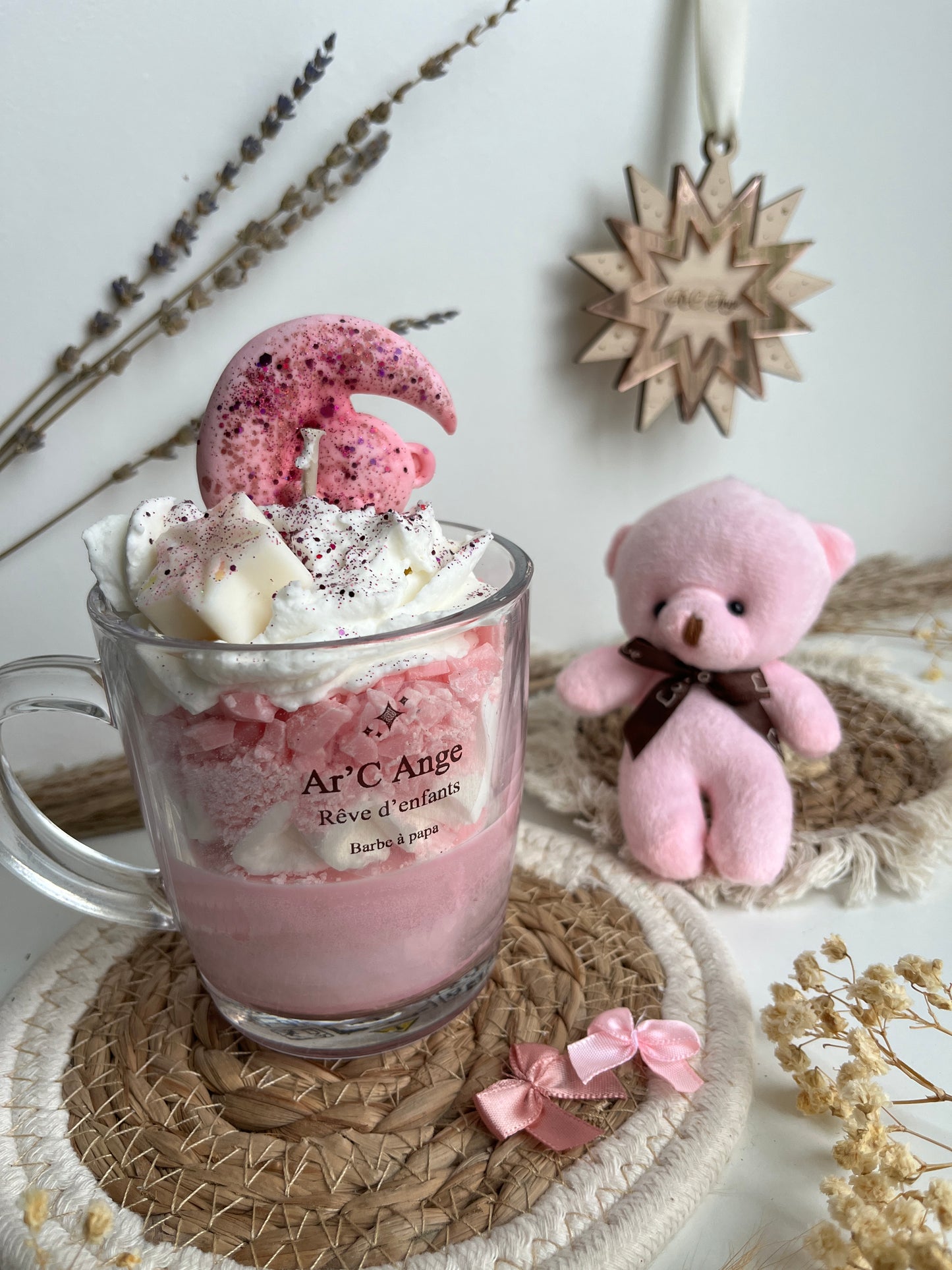 Bougie gourmande Rêve d'enfant Rose ℬ𝒶𝓇𝒷ℯ 𝒶̀ 𝓅𝒶𝓅𝒶 ou 𝒱𝒶𝓃𝒾𝓁𝓁ℯ