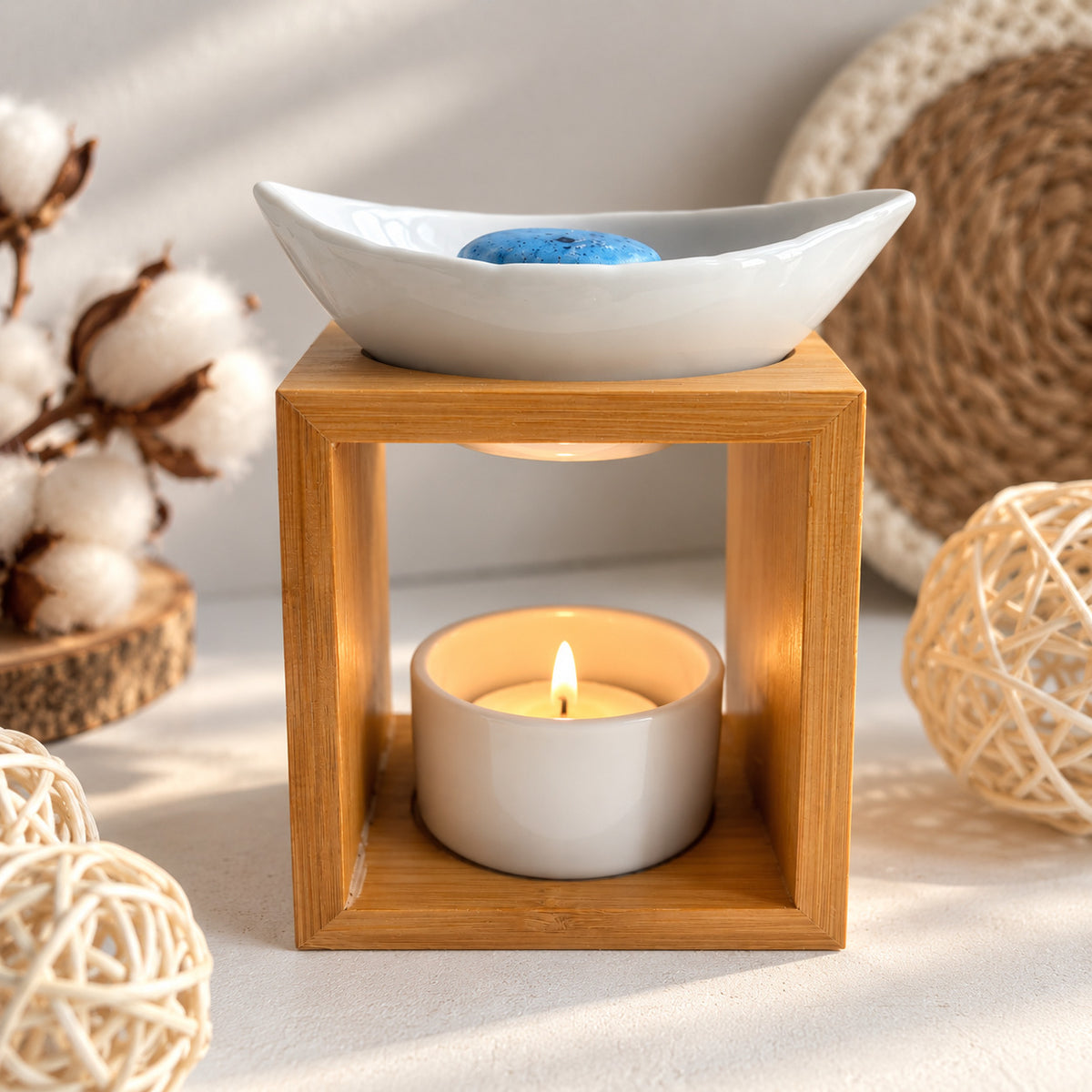 Brûle-Parfum en Bois & Céramique Blanche